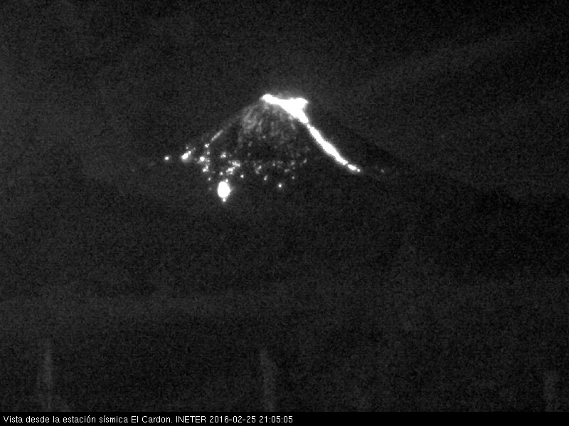 Momotombo continúa con su actividad eruptiva
