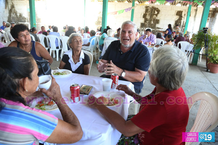 Madres de Héroes y Mártires de Masaya comparten alegre almuerzo