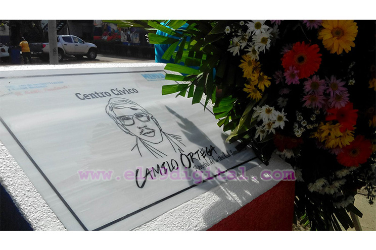 MINED devela placa conmemorativa "Comandante Camilo Ortega Saavedra"