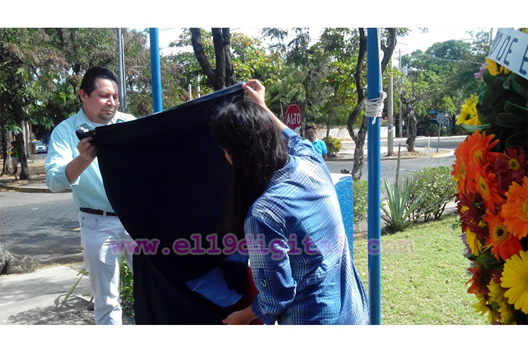 MINED devela placa conmemorativa "Comandante Camilo Ortega Saavedra"