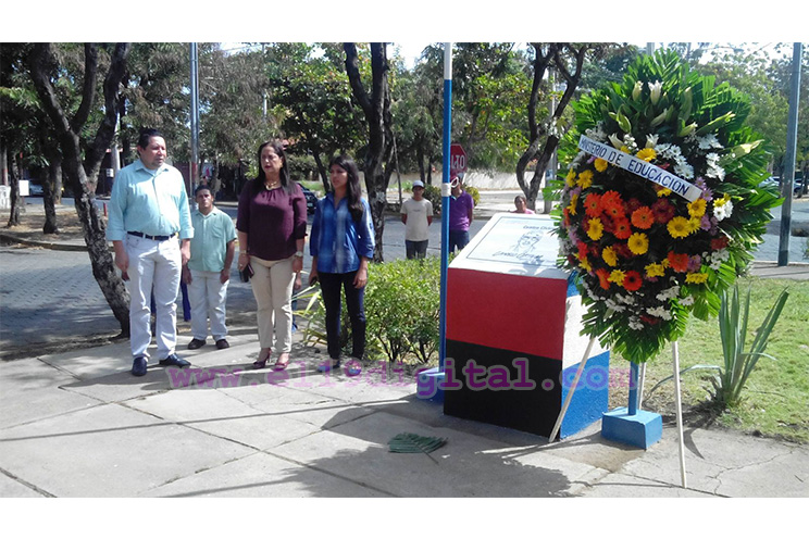 MINED devela placa conmemorativa "Comandante Camilo Ortega Saavedra"