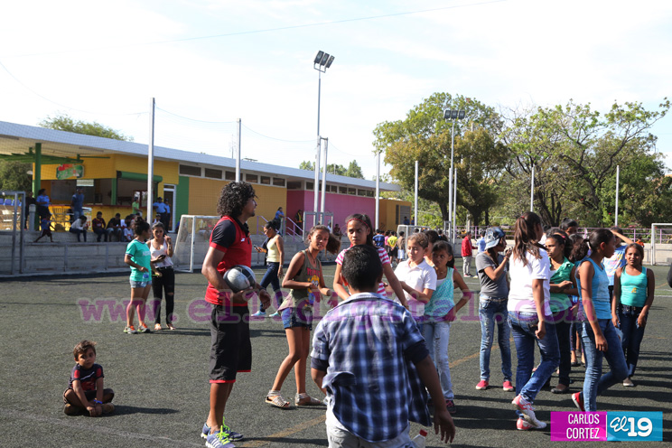 Niñ@s futbolistas comparten con jugadores del Walter Ferreti