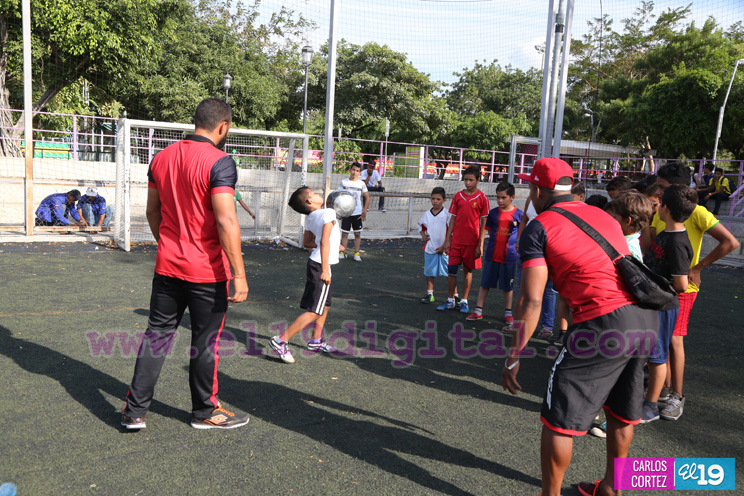 Niñ@s futbolistas comparten con jugadores del Walter Ferreti