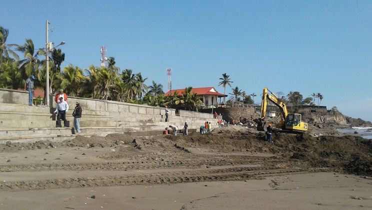 Nuevo malecón de Poneloya en su última etapa de construcción