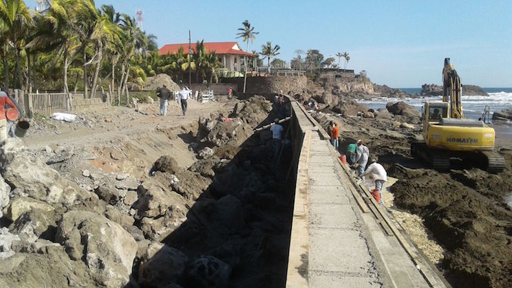 Nuevo malecón de Poneloya en su última etapa de construcción