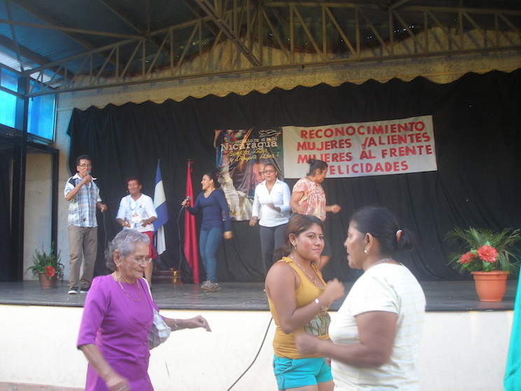 Aporte de mujeres leonesas en la economía, reconocido por el Gobierno Sandinista