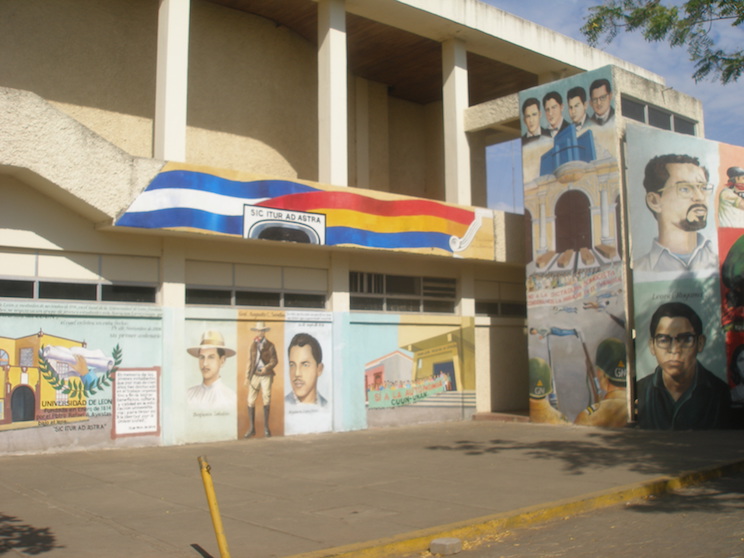 UNAN-León fortalece condiciones de sus estudiantes, y amplia inversión al construir nuevos edificios