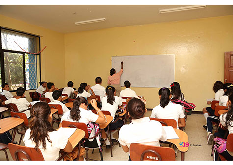 Comunidad estudiantil asume con optimismo regreso a clases