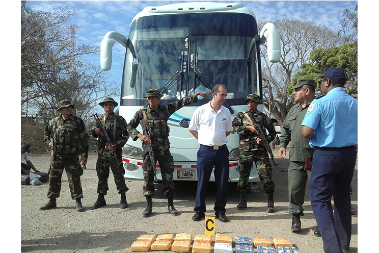 Decomisan en Rivas paquetes de dinero caleteados en bus con placa costarricense