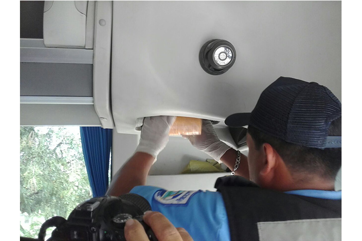 Decomisan en Rivas paquetes de dinero caleteados en bus con placa costarricense