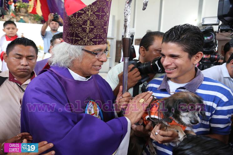 Cardenal Leopoldo Brenes bendice en Masaya las fiestas en honor a San Lázaro  