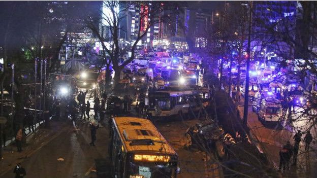 Al menos 34 muertos y 125 heridos en un atentado con coche bomba en el centro de Ankara