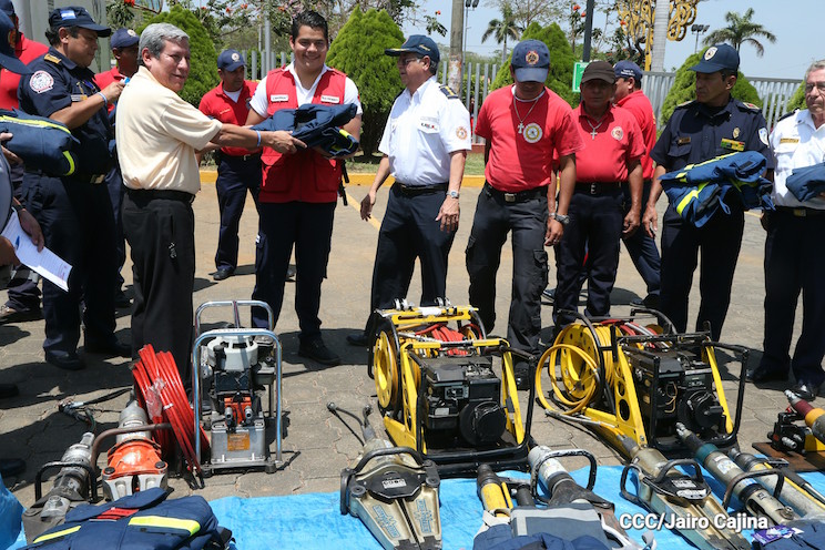 Sinapred recibe donativo de equipos hidráulicos por parte de Bomberos Unidos sin Frontera