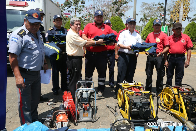Sinapred recibe donativo de equipos hidráulicos por parte de Bomberos Unidos sin Frontera