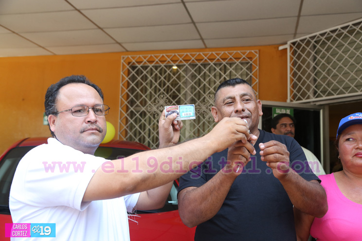 Lotería Nacional entrega utilidades a MiFamilia y al IND  