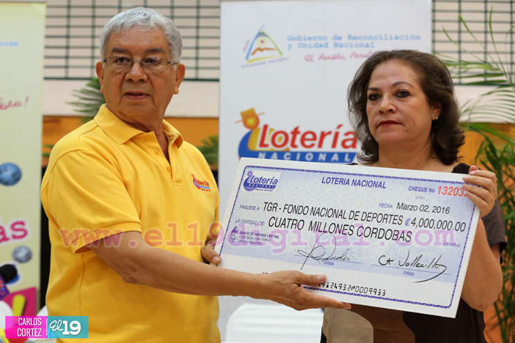 Lotería Nacional entrega utilidades a MiFamilia y al IND  