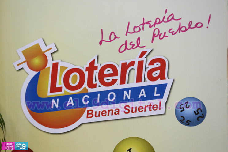 Lotería Nacional entrega utilidades a MiFamilia y al IND  