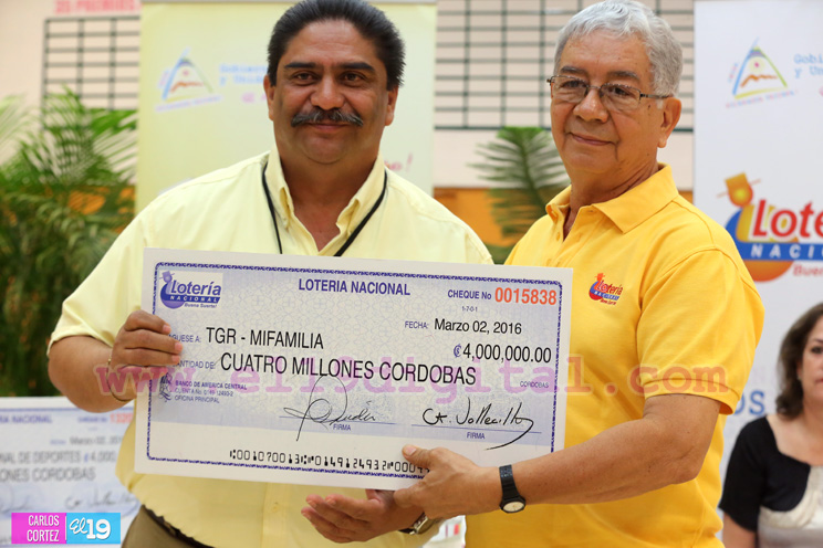 Lotería Nacional entrega utilidades a MiFamilia y al IND  