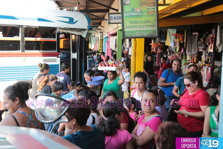 Familias viajan a sus lugares de origen previo al inicio de la Semana Santa