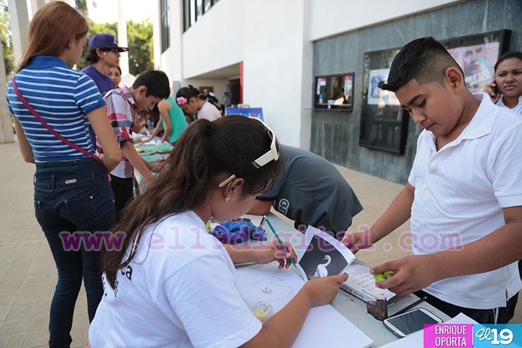 Jóvenes artistas recrean con tinta el imaginario de Darío