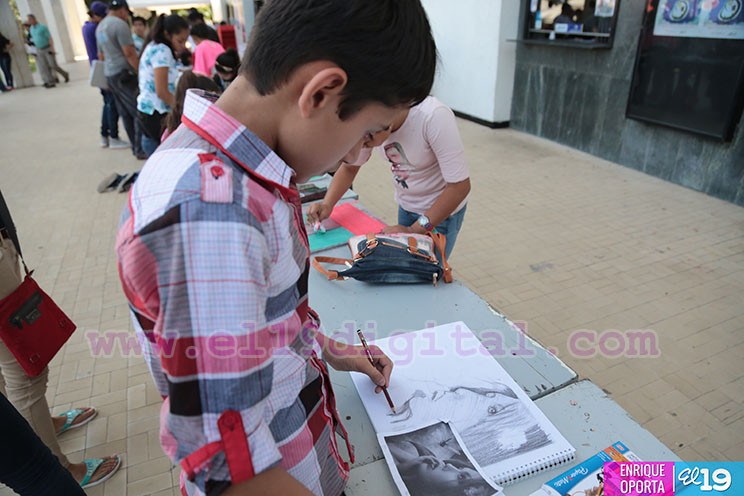 Jóvenes artistas recrean con tinta el imaginario de Darío
