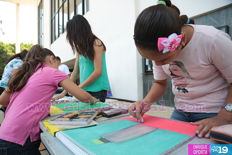 Jóvenes artistas recrean con tinta el imaginario de Darío