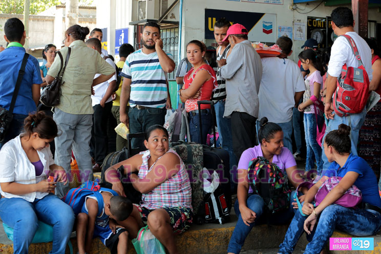 Terminales de buses inter departamentales abarrotadas por familias nicaragüenses