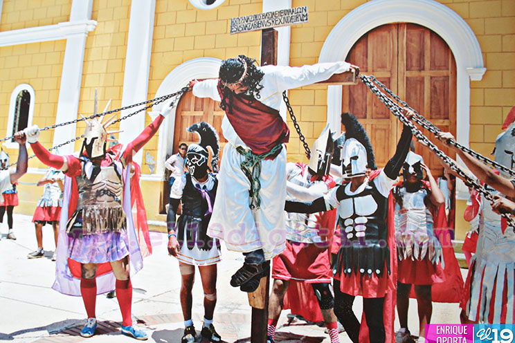 Abre exposición fotográfica sobre la Semana Santa en el Palacio de la Cultura