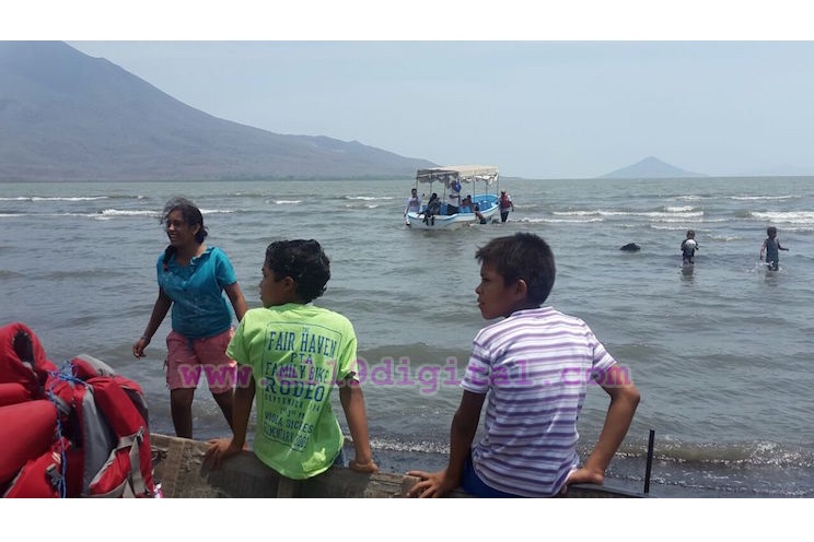 Familias disfrutan de un buen chapuzón en balnearios de Nagarote y La Paz Centro
