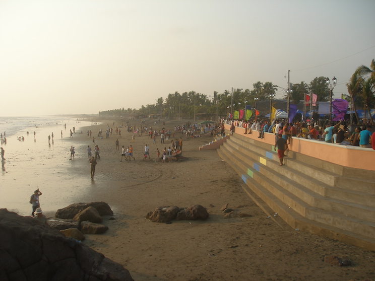 Leoneses inauguraron malecón de Poneloya con ritmo y sabor tropical
