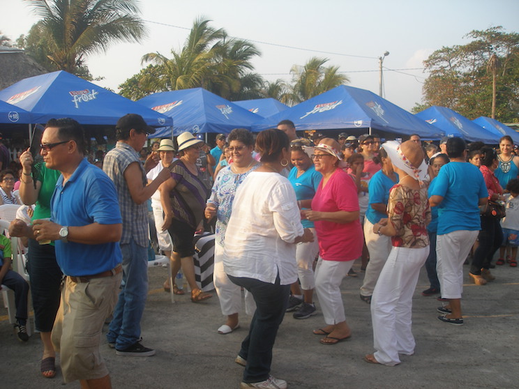Leoneses inauguraron malecón de Poneloya con ritmo y sabor tropical