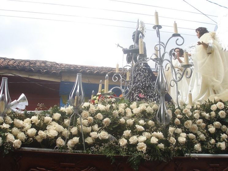 León se desborda con solemne procesión de San Benito de Palermo