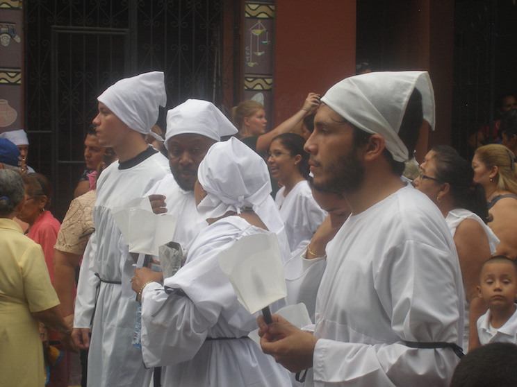 León se desborda con solemne procesión de San Benito de Palermo
