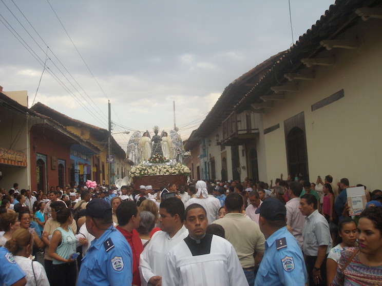 León se desborda con solemne procesión de San Benito de Palermo