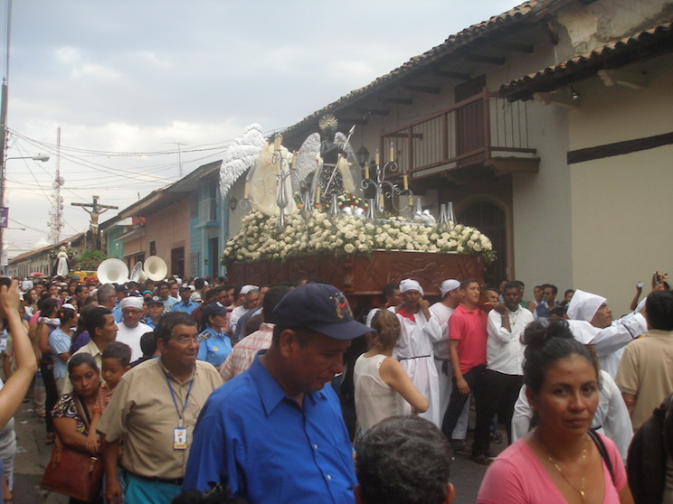 León se desborda con solemne procesión de San Benito de Palermo