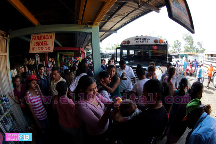 Familias parten hacia occidente y playas del pacífico para disfrutar de Semana Santa