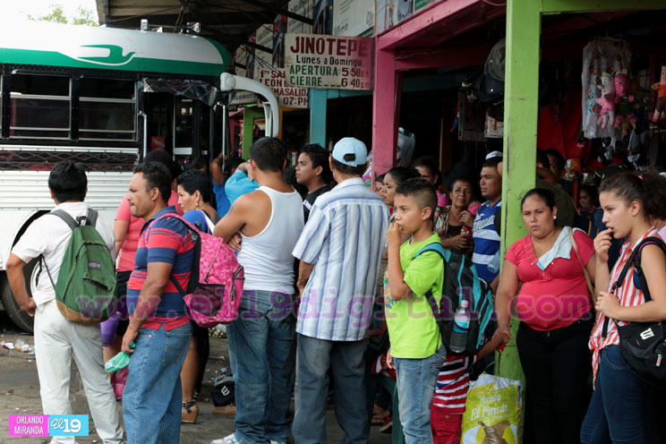 Familias parten hacia occidente y playas del pacífico para disfrutar de Semana Santa