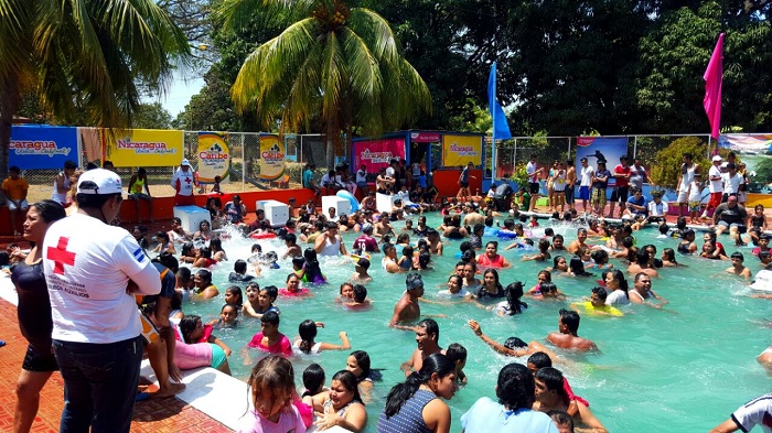 Veraneantes capitalinos se desbordan en Xiloném durante el pico de la Semana Mayor