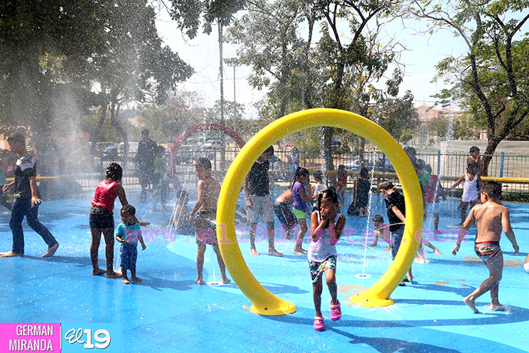 Niñez disfruta últimos días de vacaciones en juegos acuáticos del Parque Luis Alfonso Velásquez Flores
