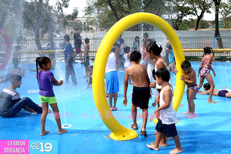 Niñez disfruta últimos días de vacaciones en juegos acuáticos del Parque Luis Alfonso Velásquez Flores