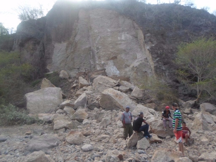 Derrumbe en cerro de Comarca Huacalpizque, sin afectaciones