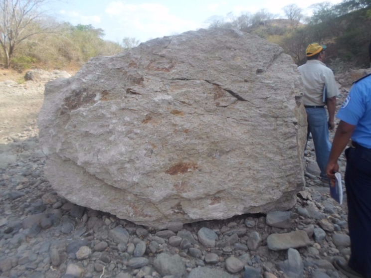 Derrumbe en cerro de Comarca Huacalpizque, sin afectaciones