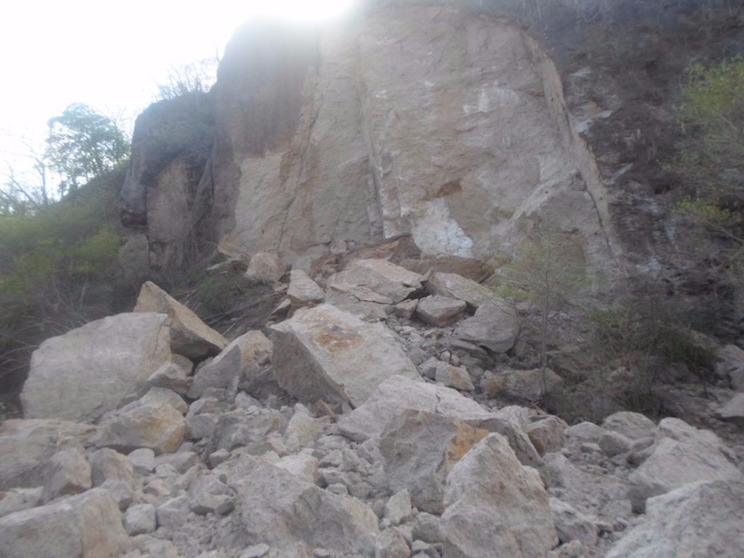 Derrumbe en cerro de Comarca Huacalpizque, sin afectaciones