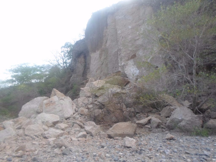 Derrumbe en cerro de Comarca Huacalpizque, sin afectaciones