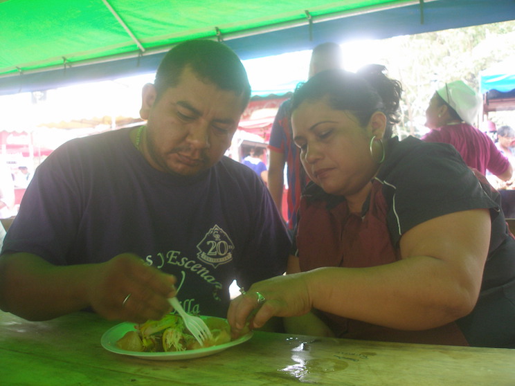 En León degustaron de suculenta carne en vaho