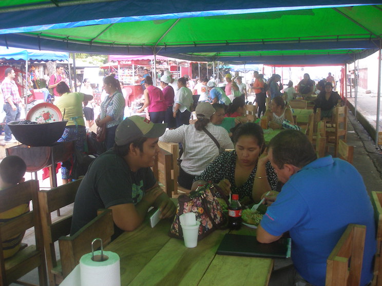 En León degustaron de suculenta carne en vaho