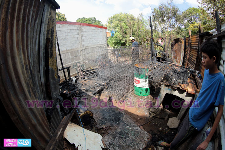 Se incendia tapicería en el sector de Altagracia