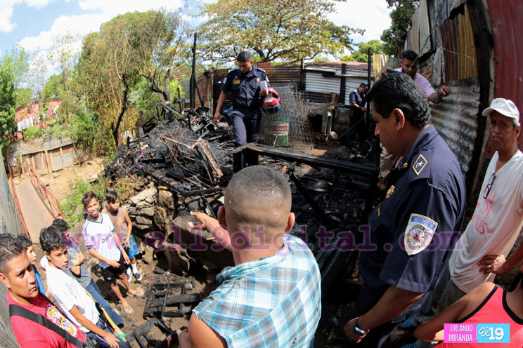 Se incendia tapicería en el sector de Altagracia