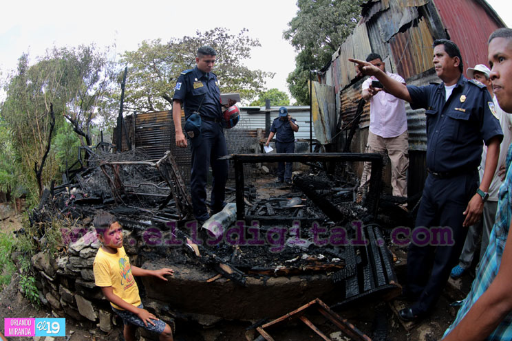 Se incendia tapicería en el sector de Altagracia