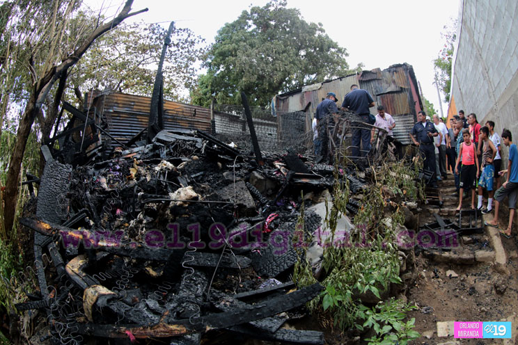 Se incendia tapicería en el sector de Altagracia